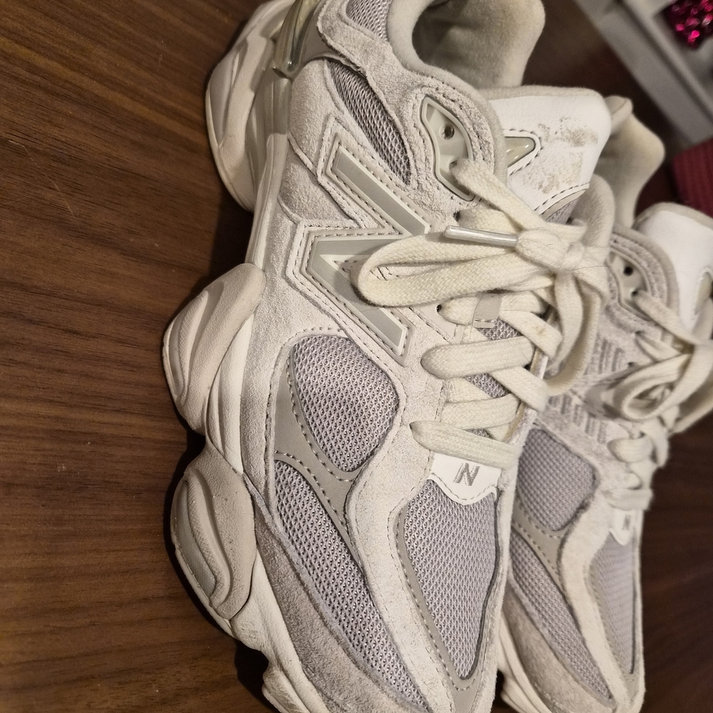 New Balance 9060 Womens Size 9